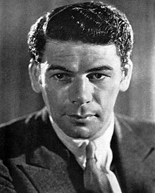 How tall is Paul Muni?